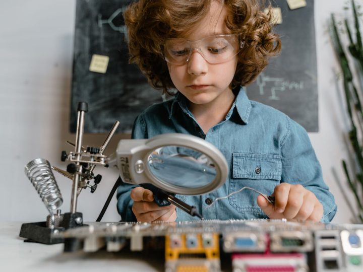Junior tech hires see worst share drop amid AI adoption