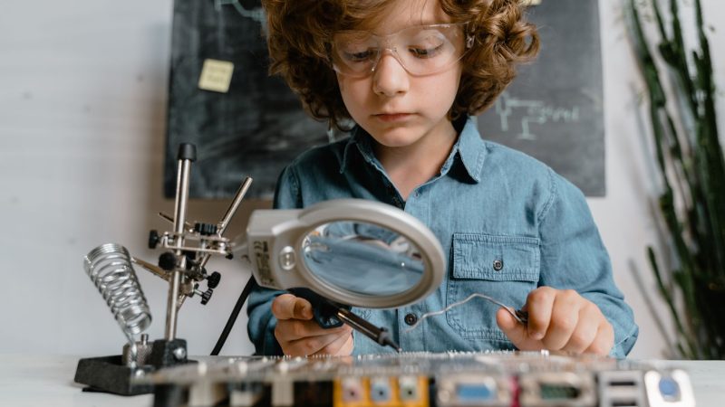 Junior tech hires see worst share drop amid AI adoption